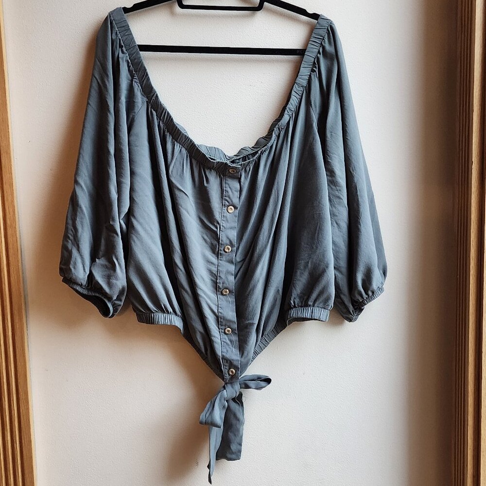 RUE+ Gray/Green Wide Scoop Neck Cropped Tie Plus Size Blouse Size 4X